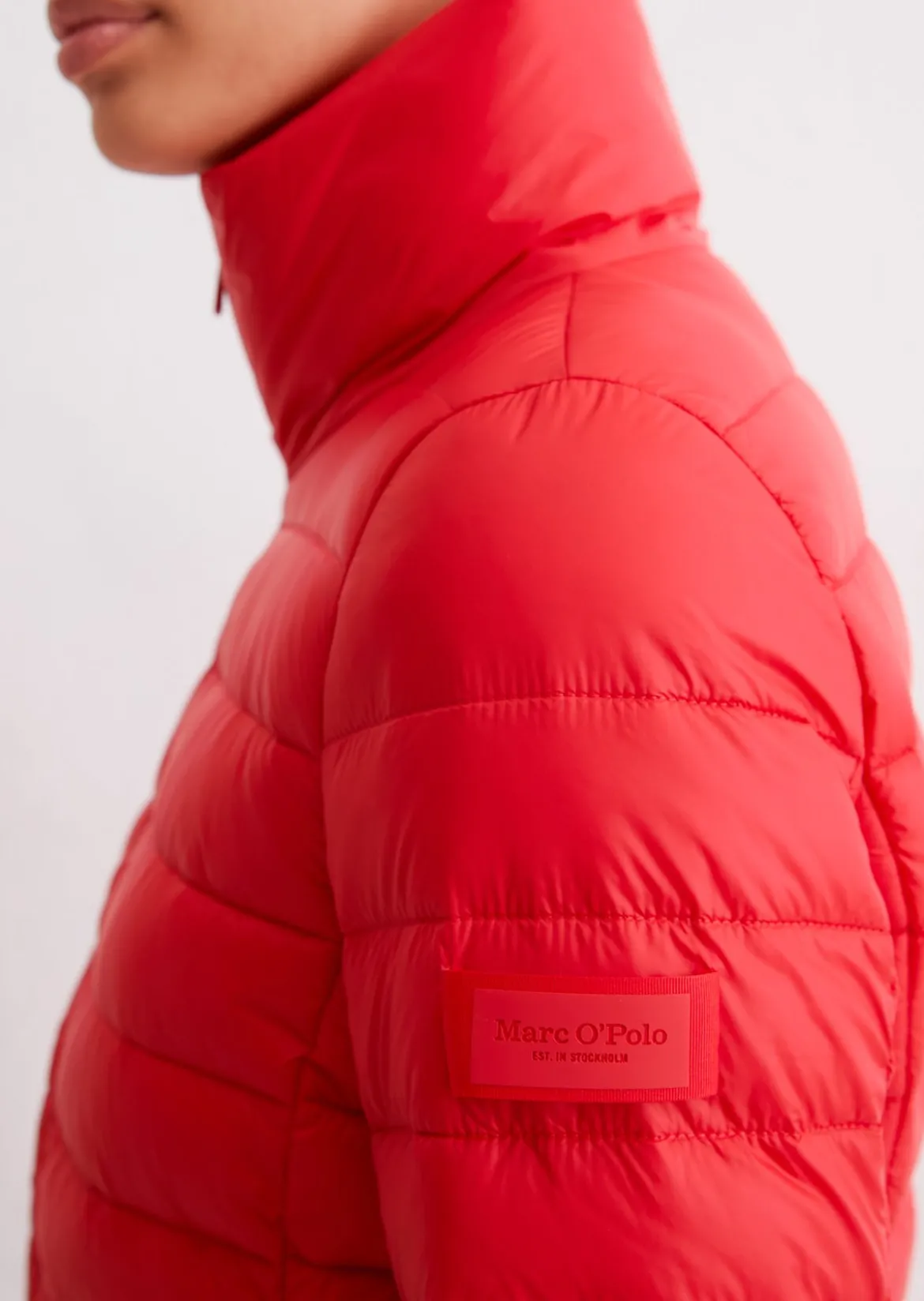 Leichte Steppjacke fitted mit recycelten Materialien