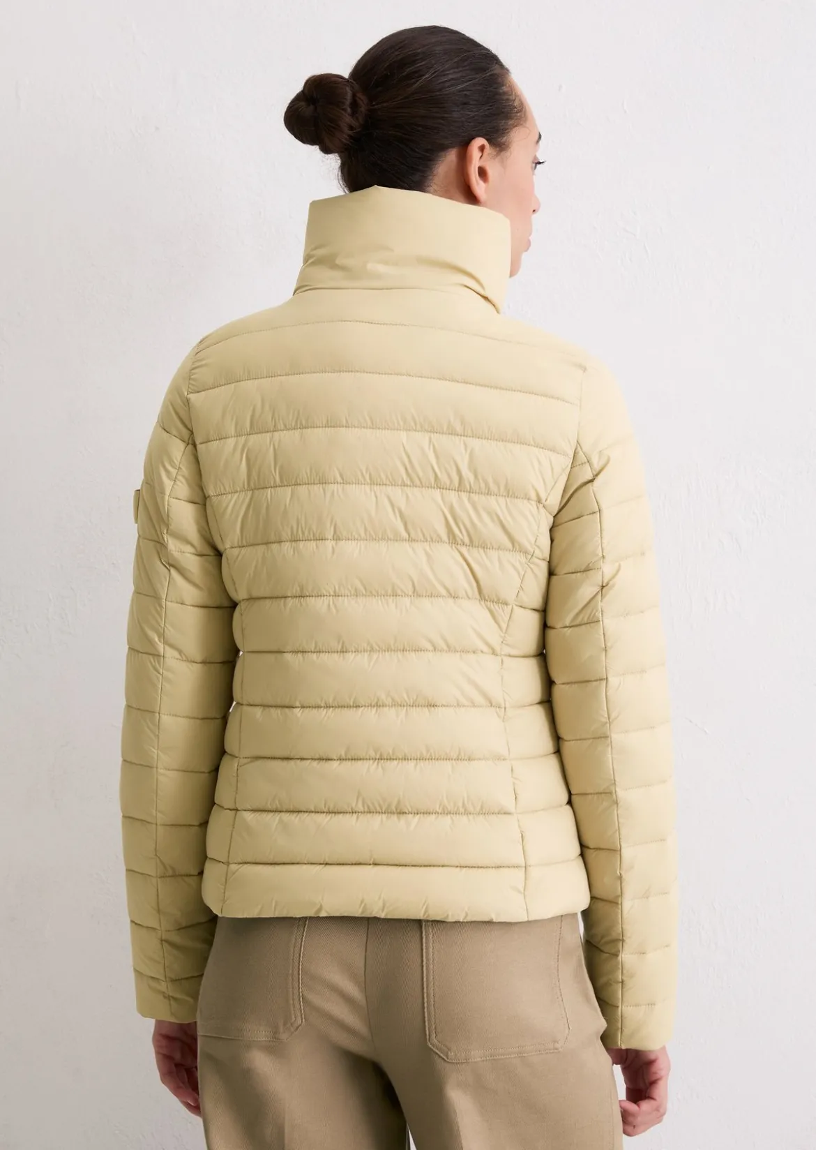 Leichte Steppjacke fitted mit recycelten Materialien