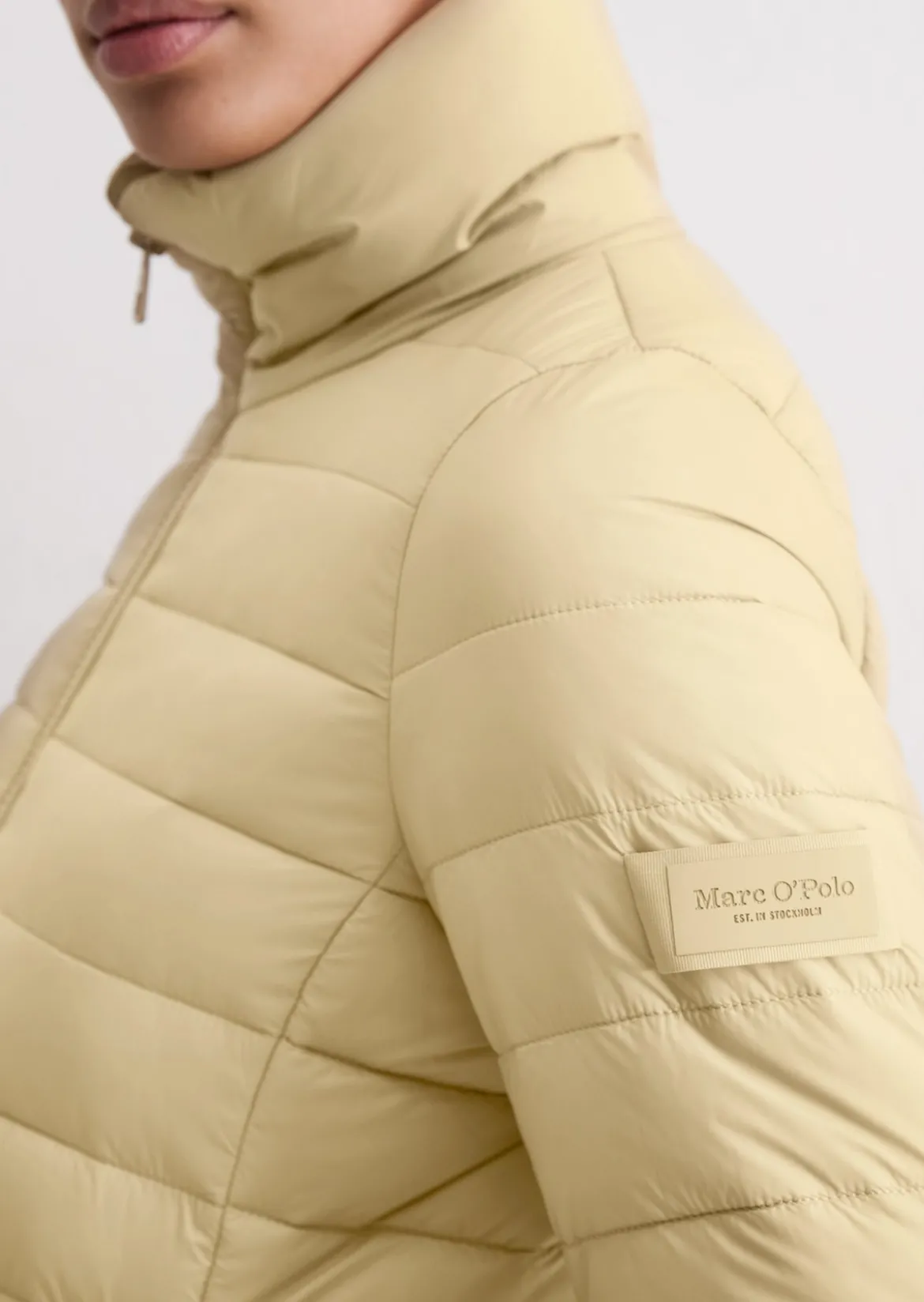 Leichte Steppjacke fitted mit recycelten Materialien