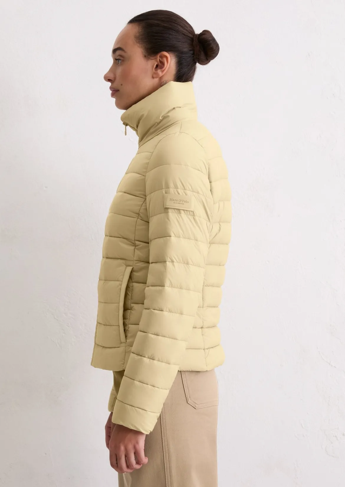 Leichte Steppjacke fitted mit recycelten Materialien