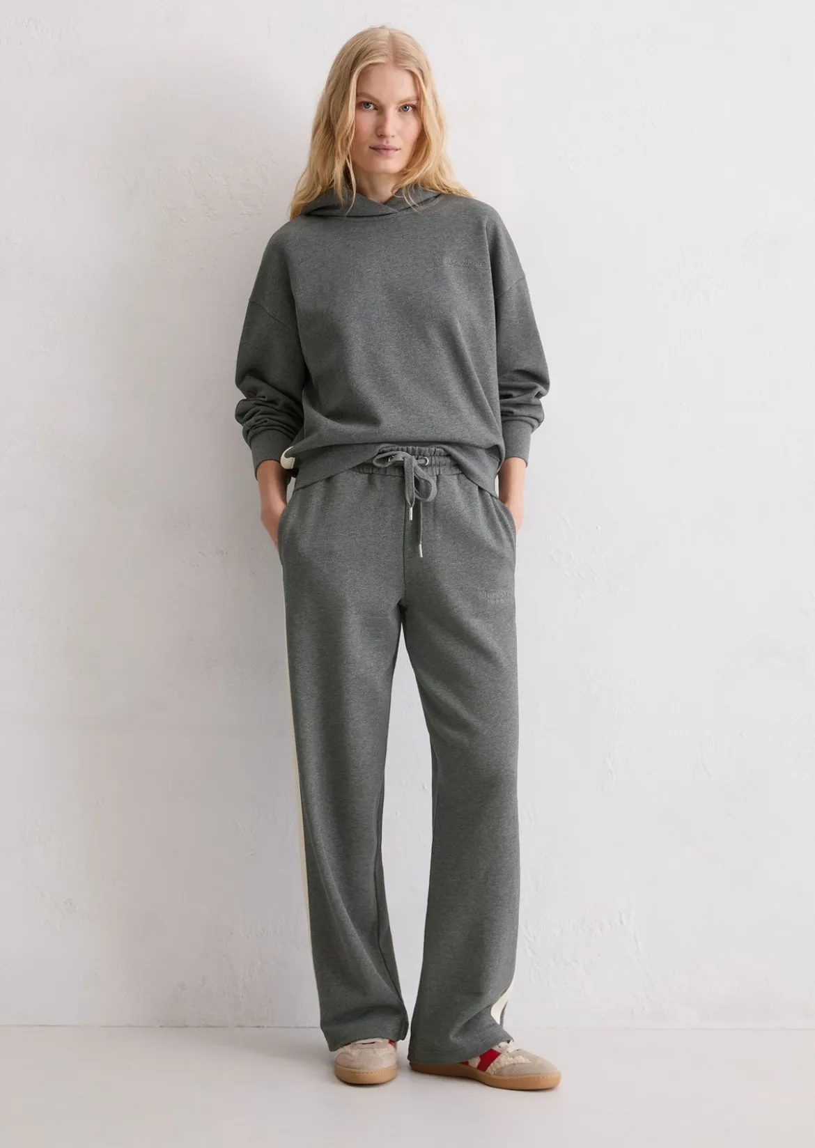 Logo-Kapuzensweatshirt relaxed aus Organic Cotton