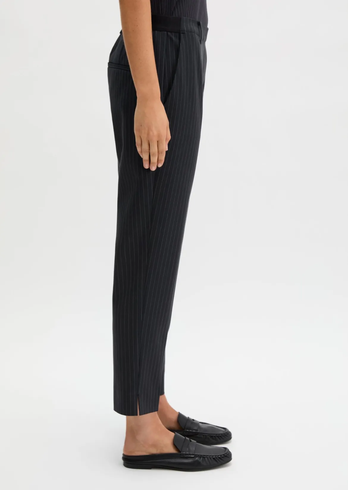 Nadelstreifen-Hose Model Malin slim aus garngefärbtem Organic-Cotton-Viskose-Mix