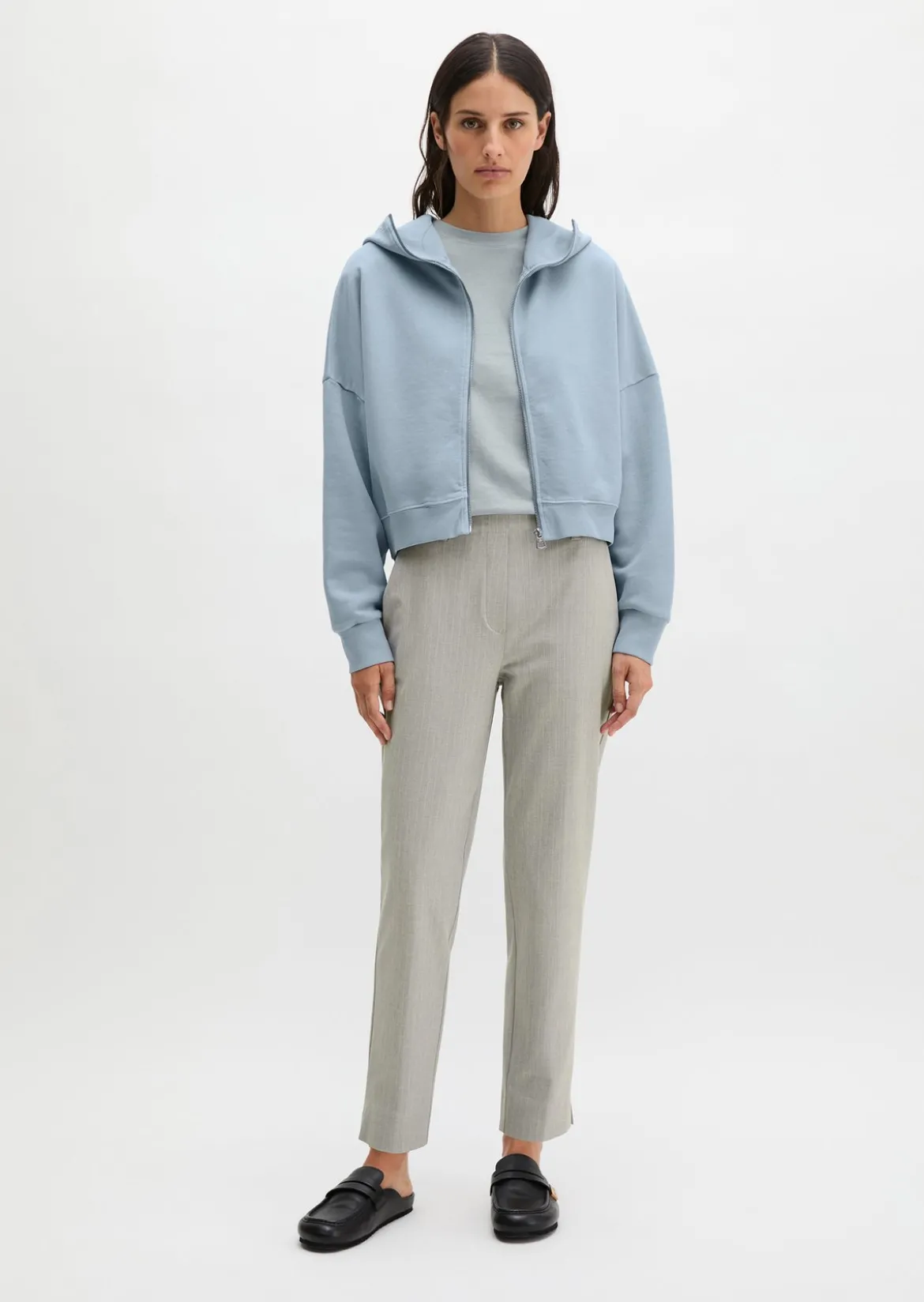 Nadelstreifen-Hose Model Malin slim aus garngefärbtem Organic-Cotton-Viskose-Mix