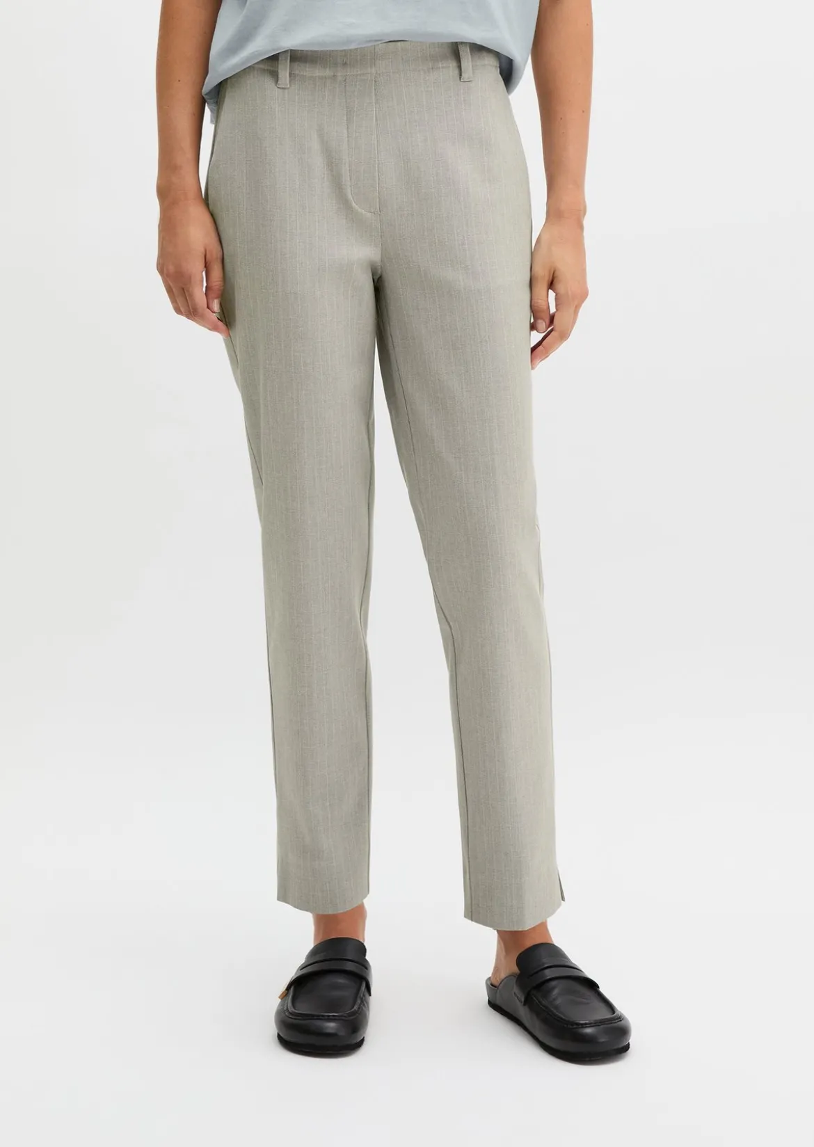 Nadelstreifen-Hose Model Malin slim aus garngefärbtem Organic-Cotton-Viskose-Mix