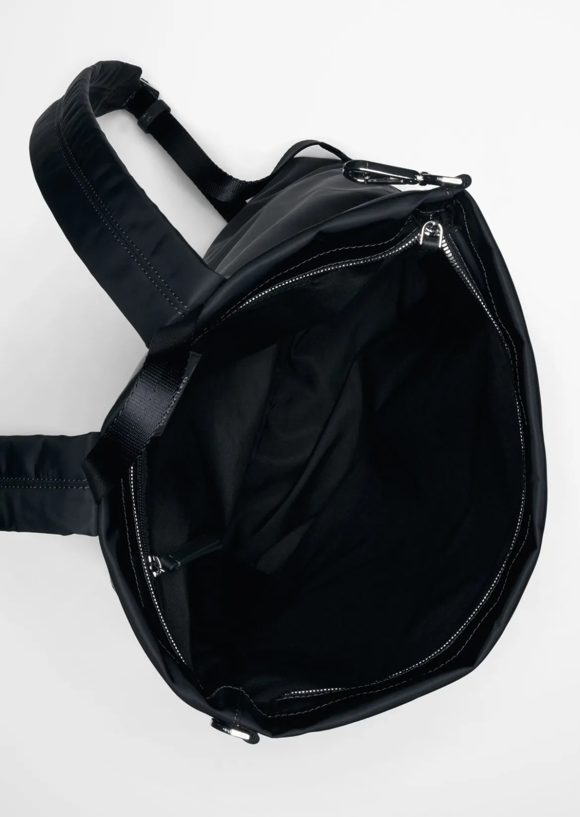 Rucksack medium aus recyceltem Material