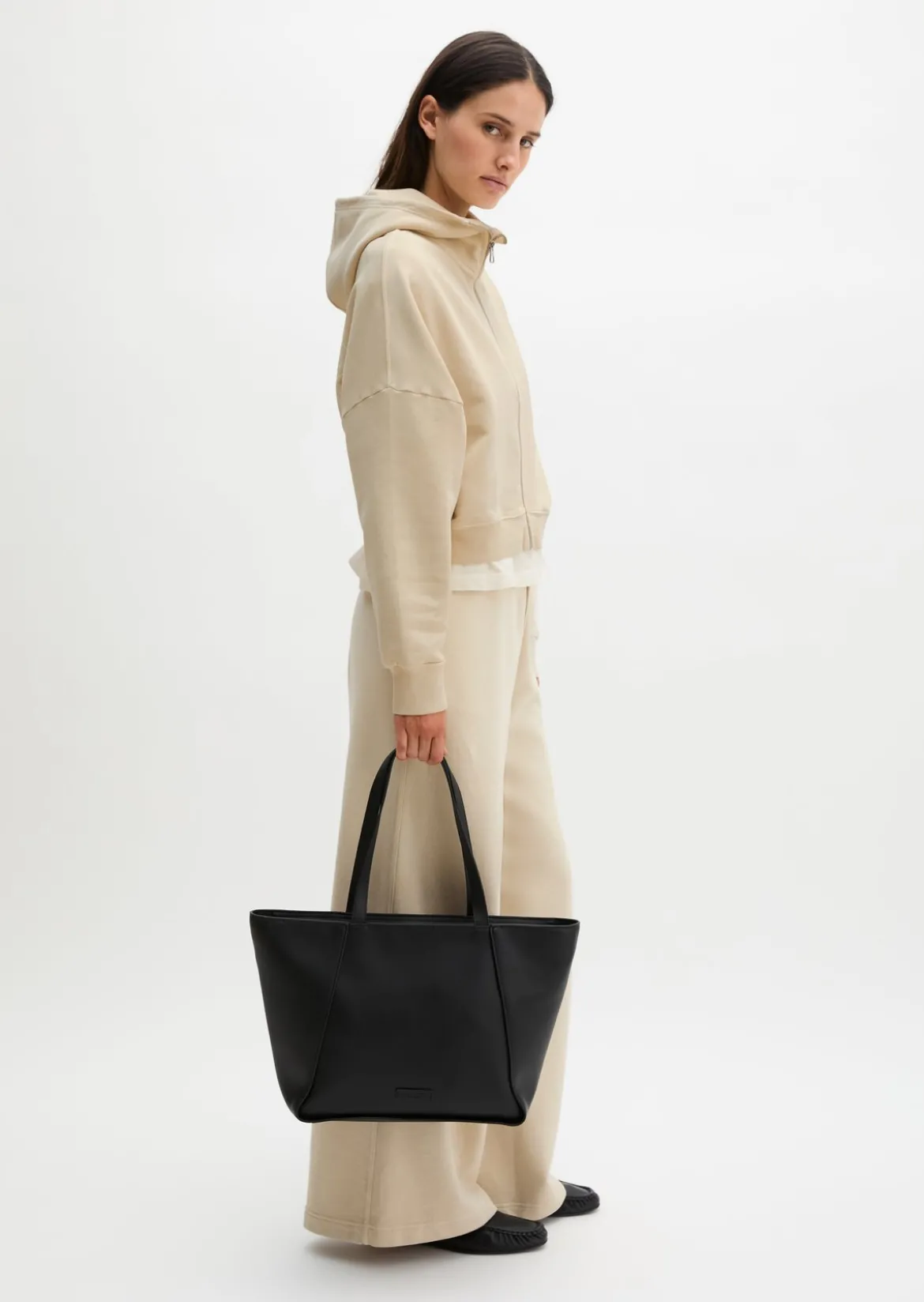 Shopper aus einer Lederalternative aus recyceltem Polyester