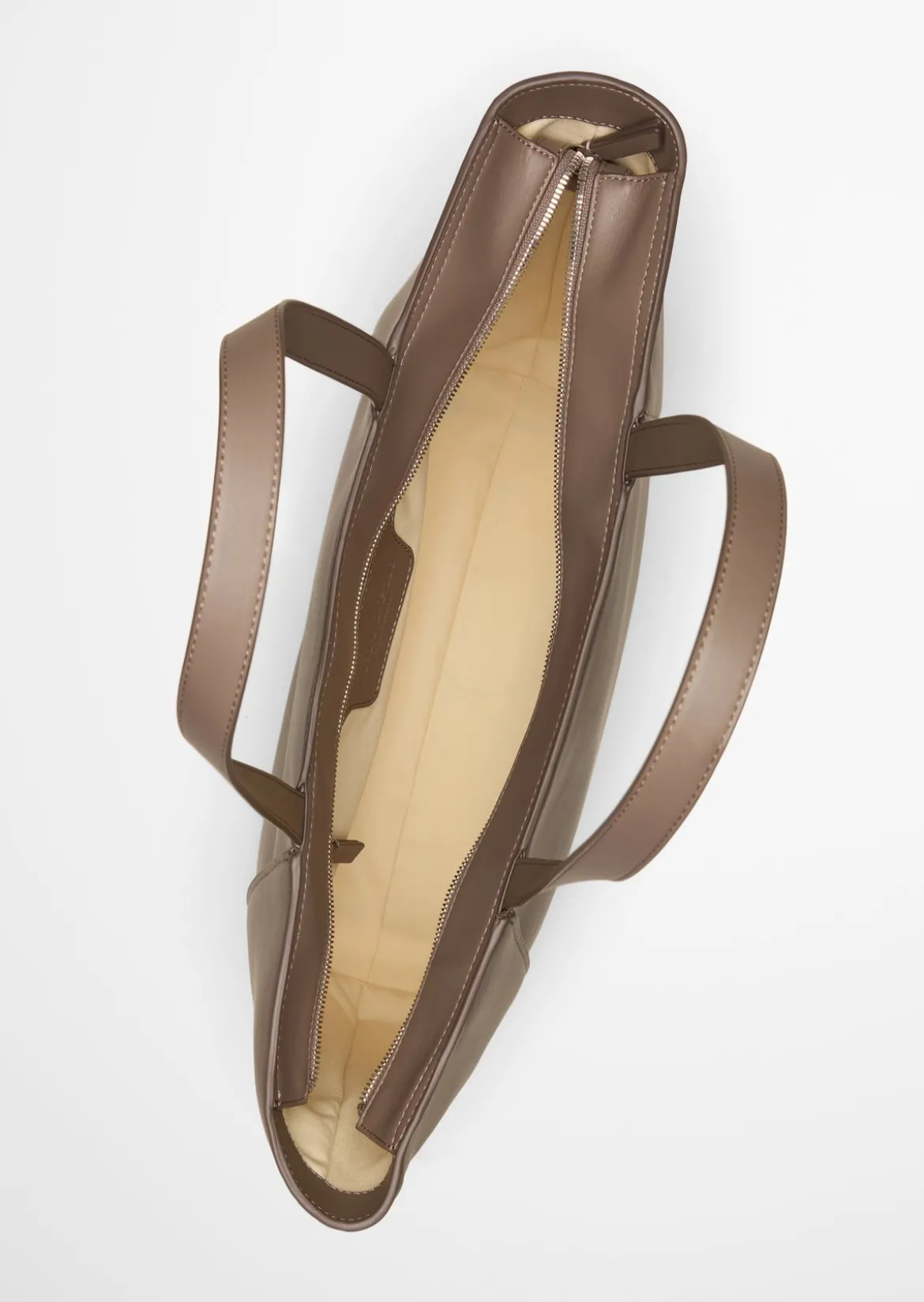 Shopper aus einer Lederalternative aus recyceltem Polyester
