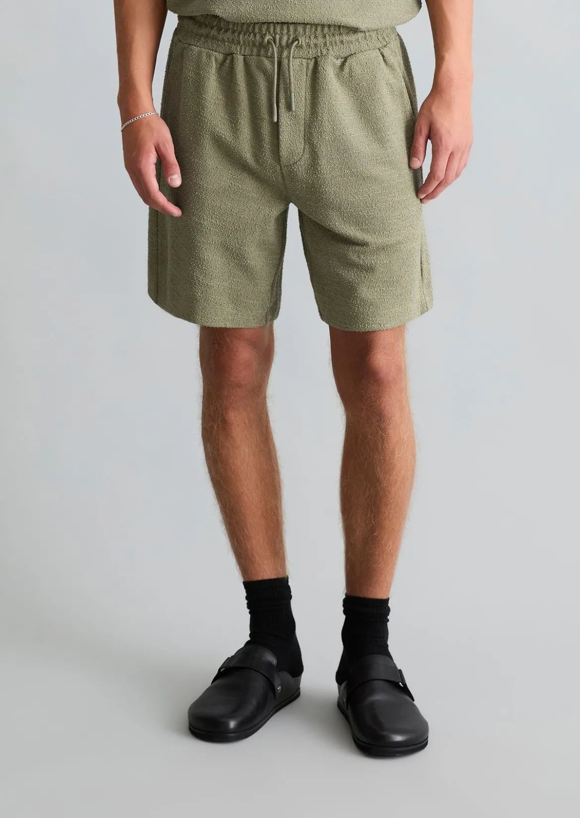 Shorts relaxed mit feiner Bouclé-Struktur