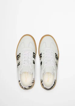 Sneaker Model Court mit Zebrafellakzenten
