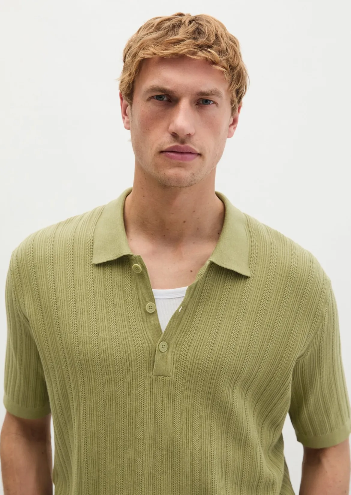 Strick-Poloshirt regular mit vertikaler Strickstruktur