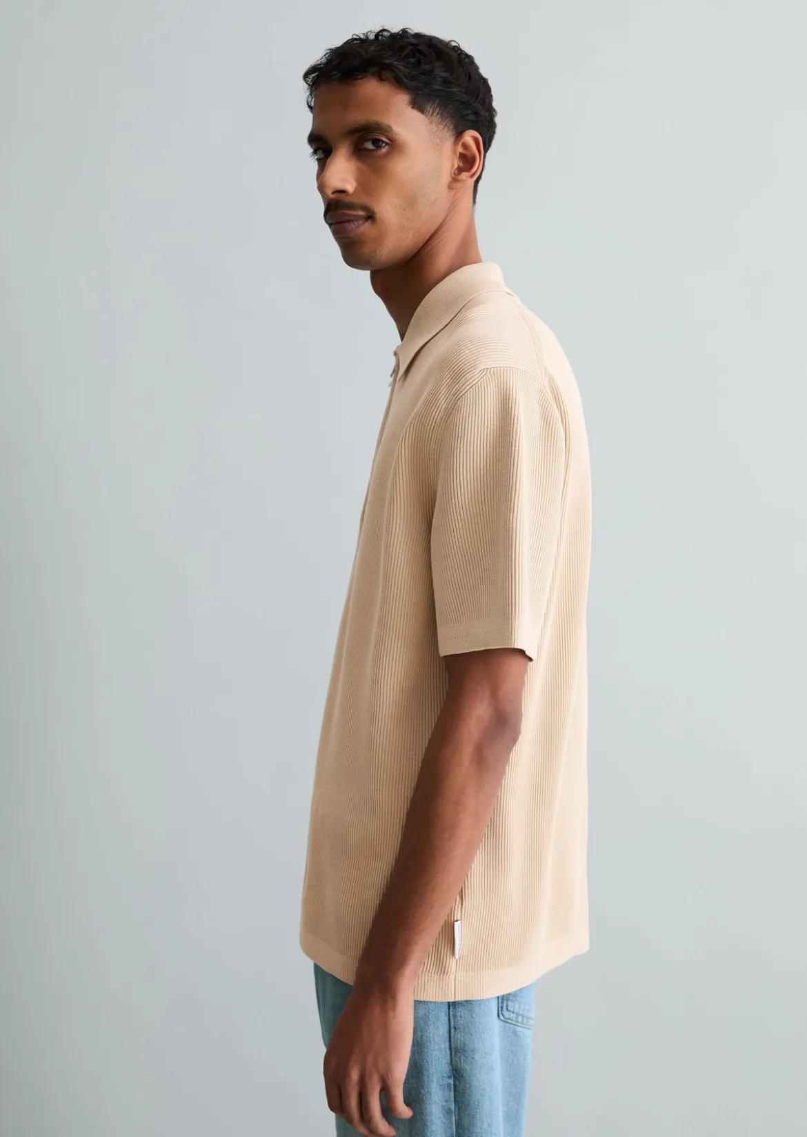 Strick-Poloshirt regular mit feiner Rippstruktur