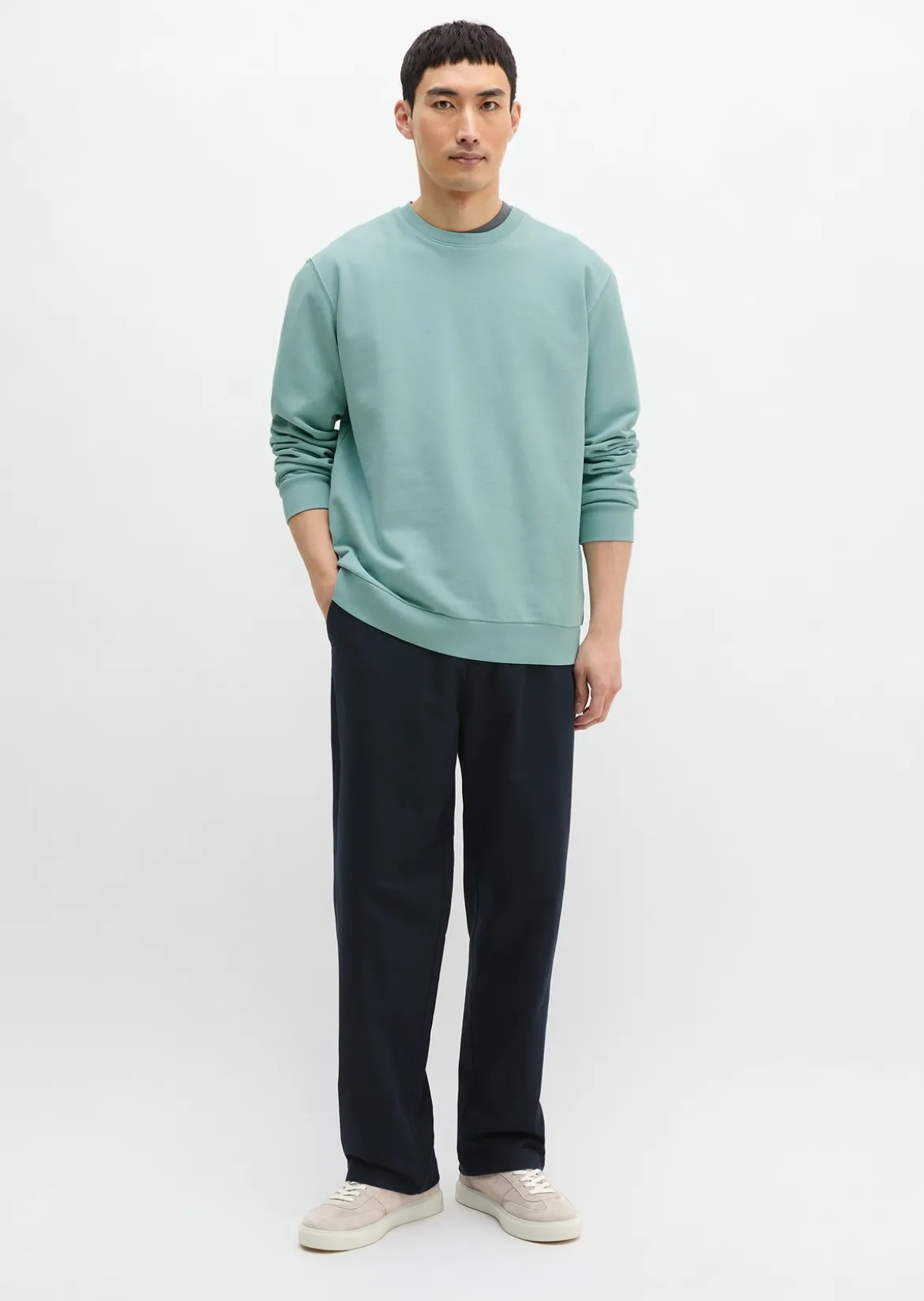 Sweatshirt regular garment-dyed mit Logoprint auf dem Rücken