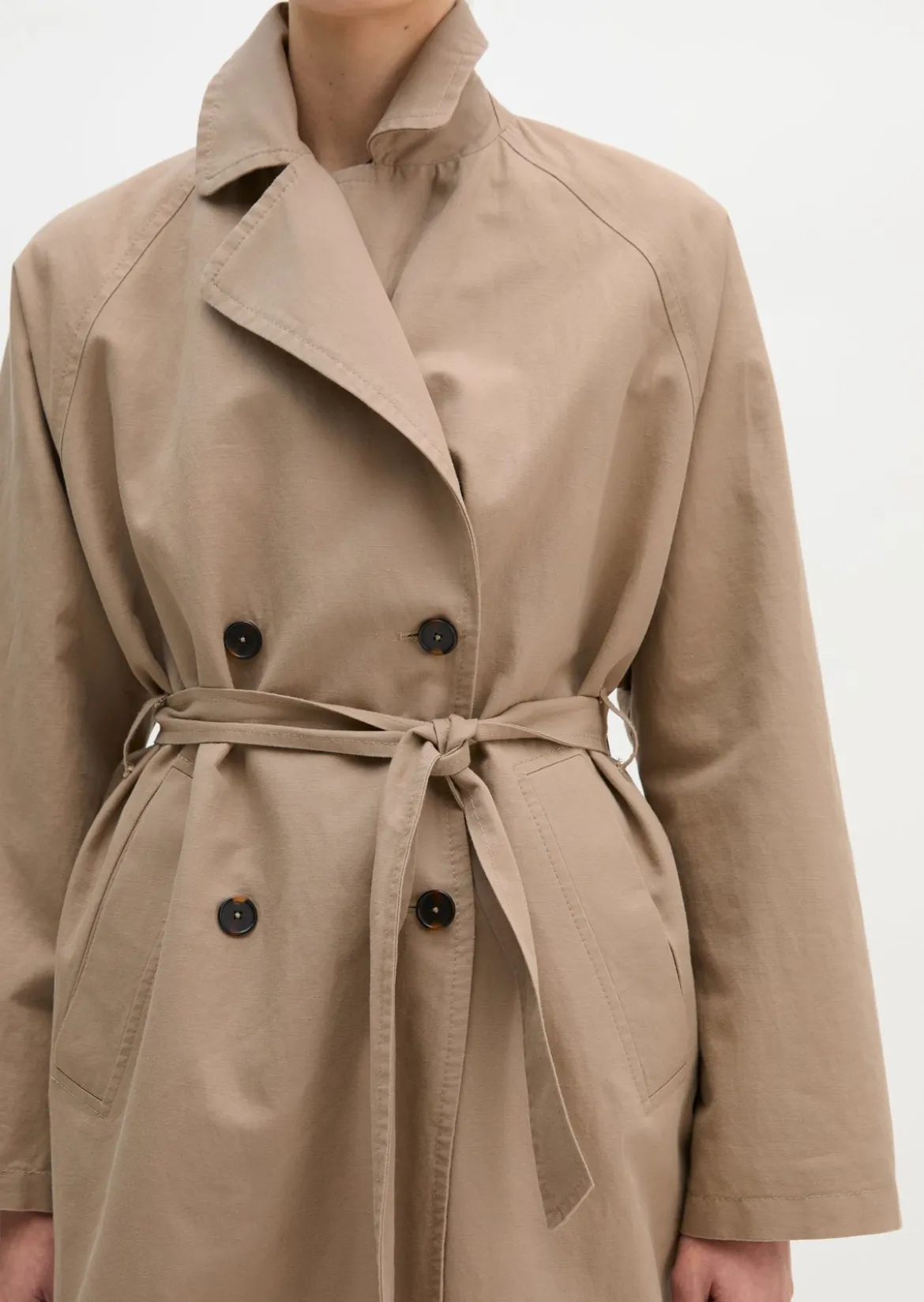 Trenchcoat regular in lässigem Baumwoll-Crinkle-Mix
