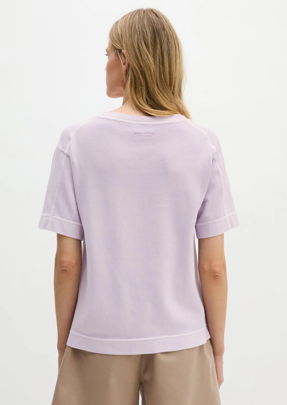 T-Shirt loose mit aufgesetzter Satin-Tasche