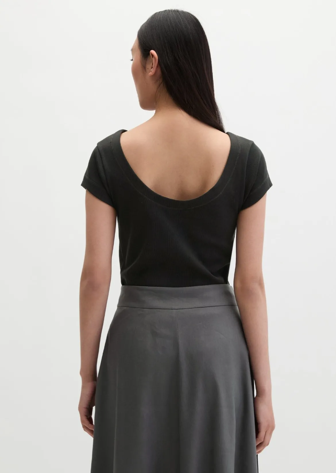 T-Shirt slim aus elastischem Rippjersey