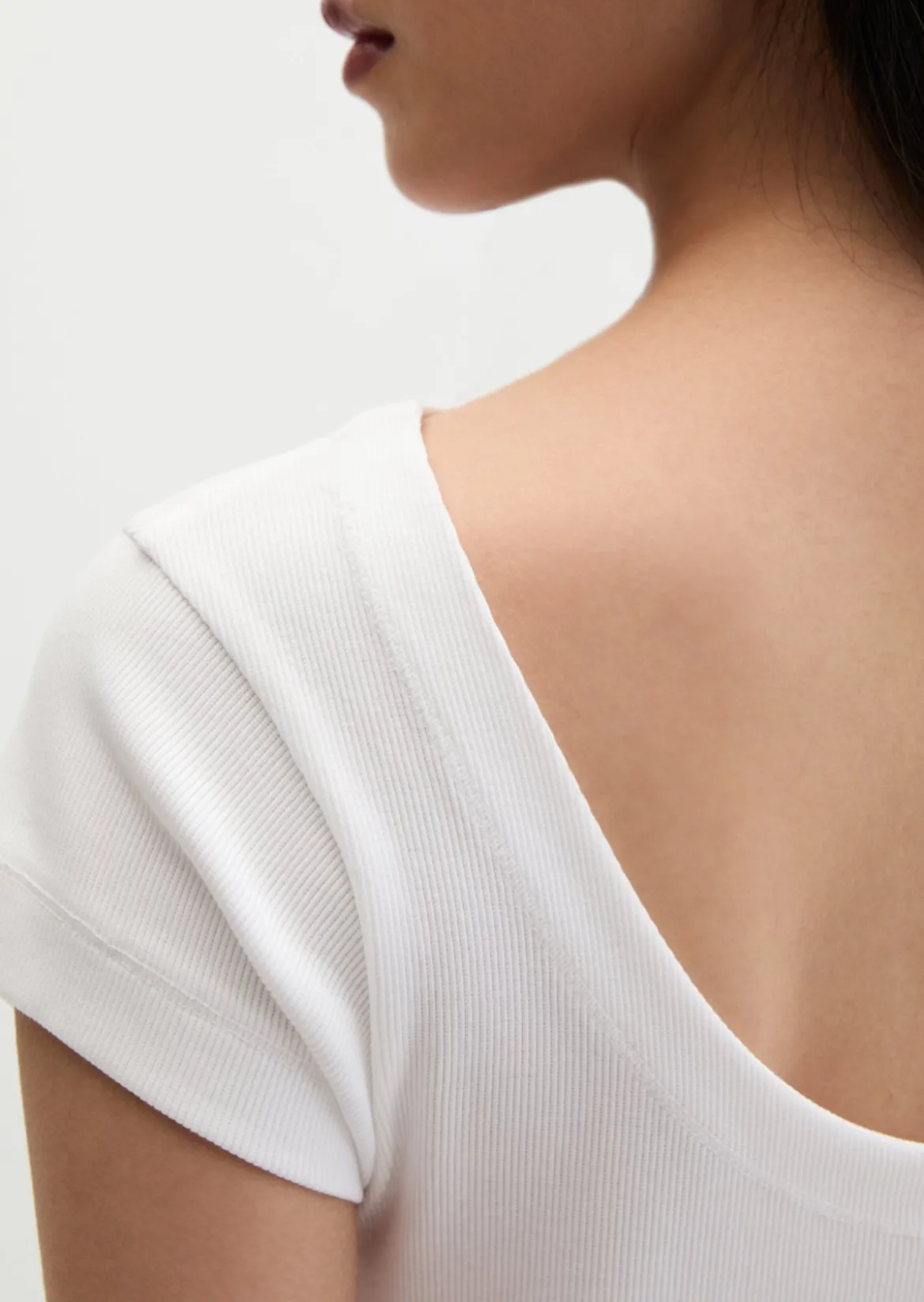 T-Shirt slim aus elastischem Rippjersey