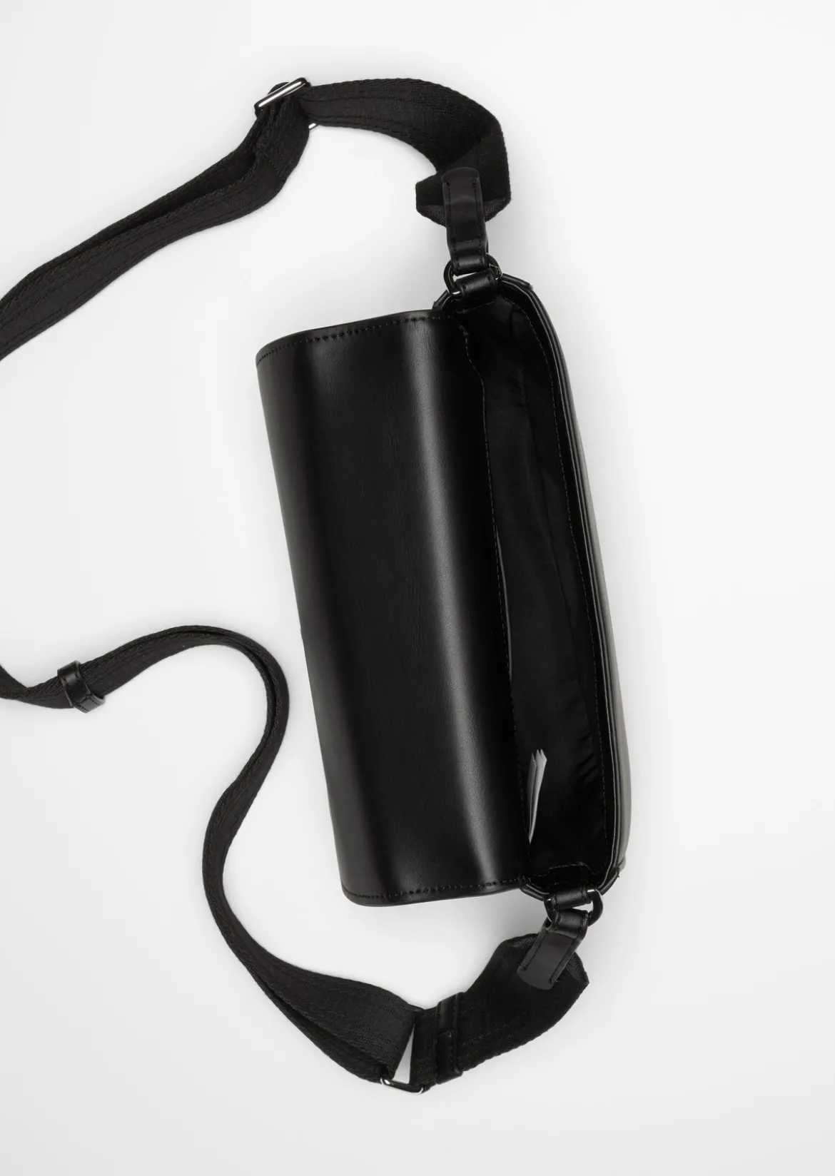 Umhängetasche small aus einer Lederalternative aus recyceltem Polyester