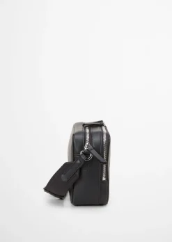 Umhängetasche small aus einer Lederalternative aus recyceltem Polyester
